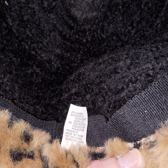 London Fog Vintage Knit/Faux Fur Leopard Print Hat - Picture 5 of 5